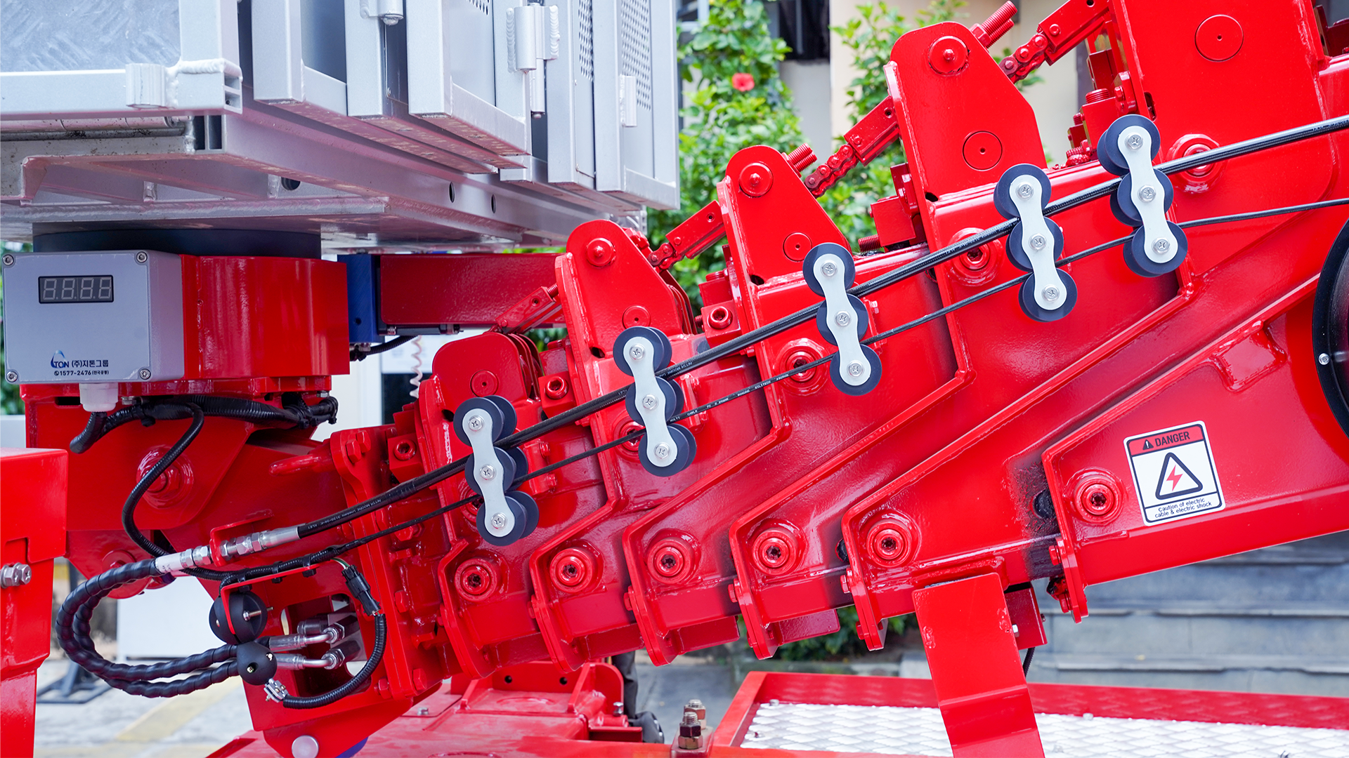 THIẾT BỊ NÂNG NGƯỜI LÀM VIỆC TRÊN CAO 25M – ATOM 250 - Ảnh 9