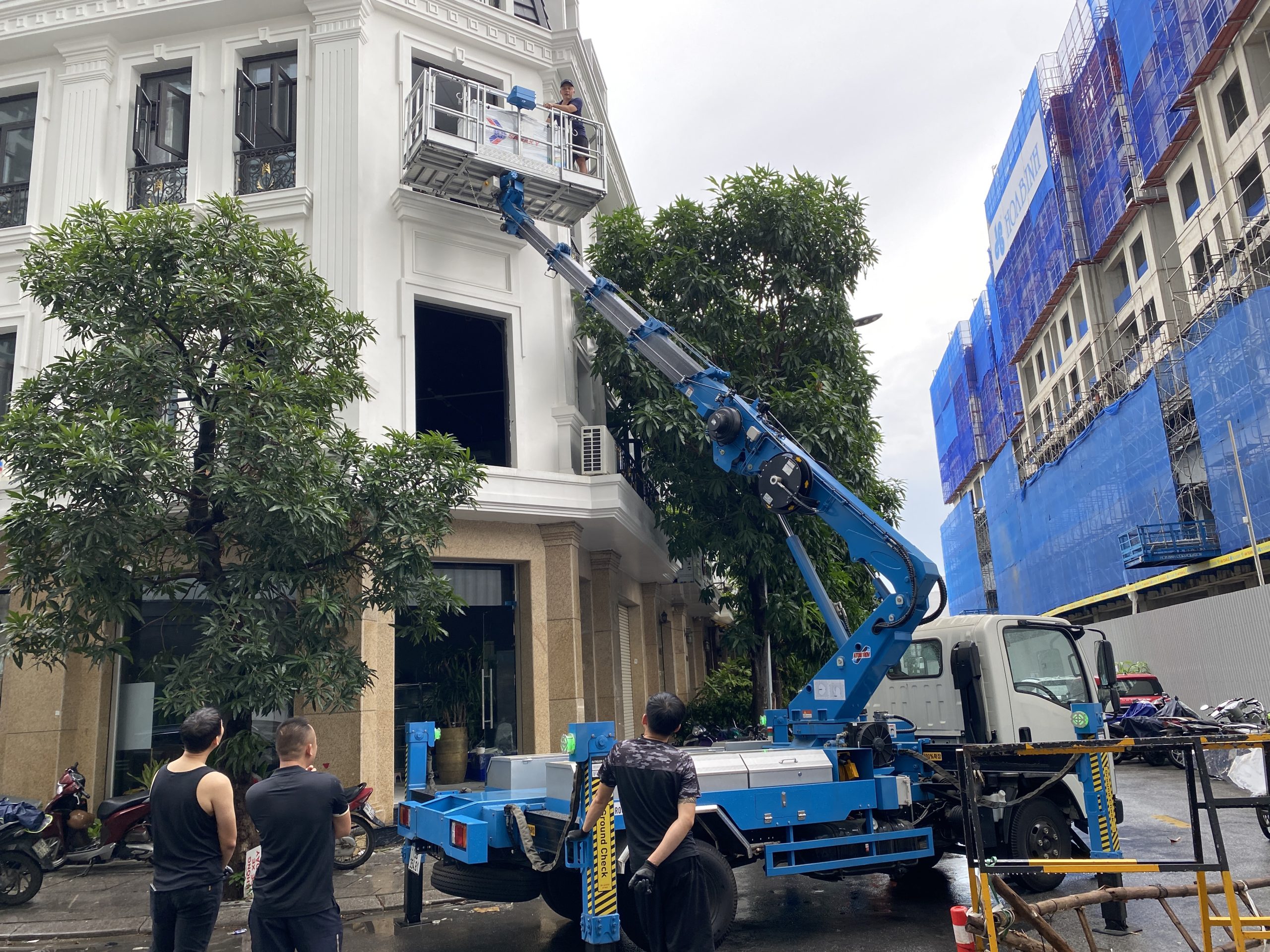Xe Nâng Người ATOM 180V